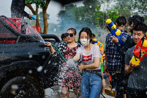 タイの伝統的なお祭り「ソンクラーン/水かけ祭り）」