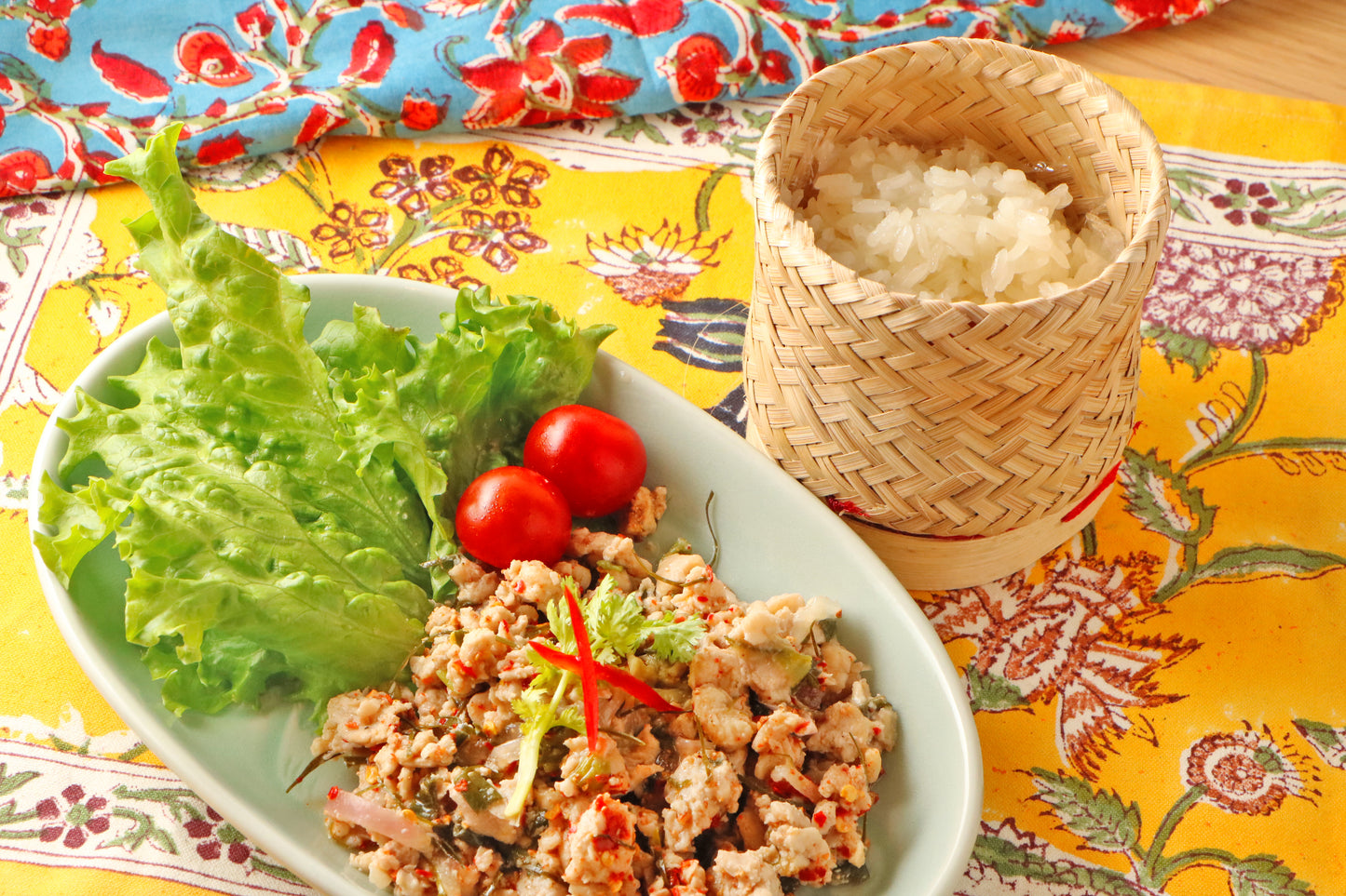 ラープガイ（鶏ひき肉のスパイシーサラダ）ลาบไก่