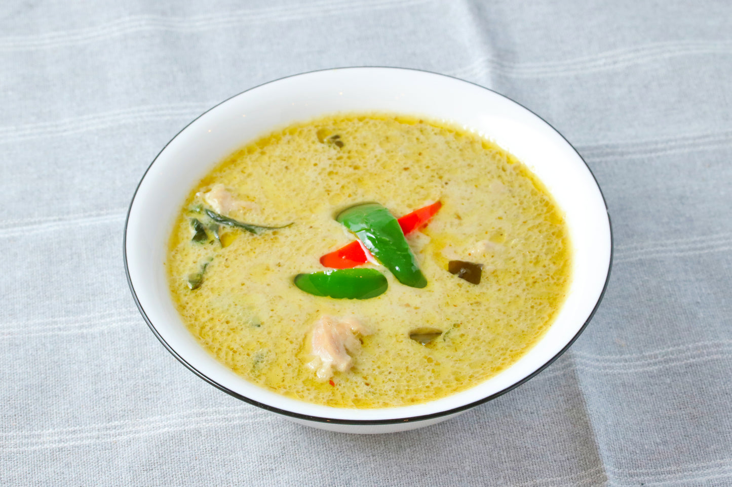 グリーンカレー（鶏肉とハーブのグリーンカレー）แกงเขียวหวานไก่
