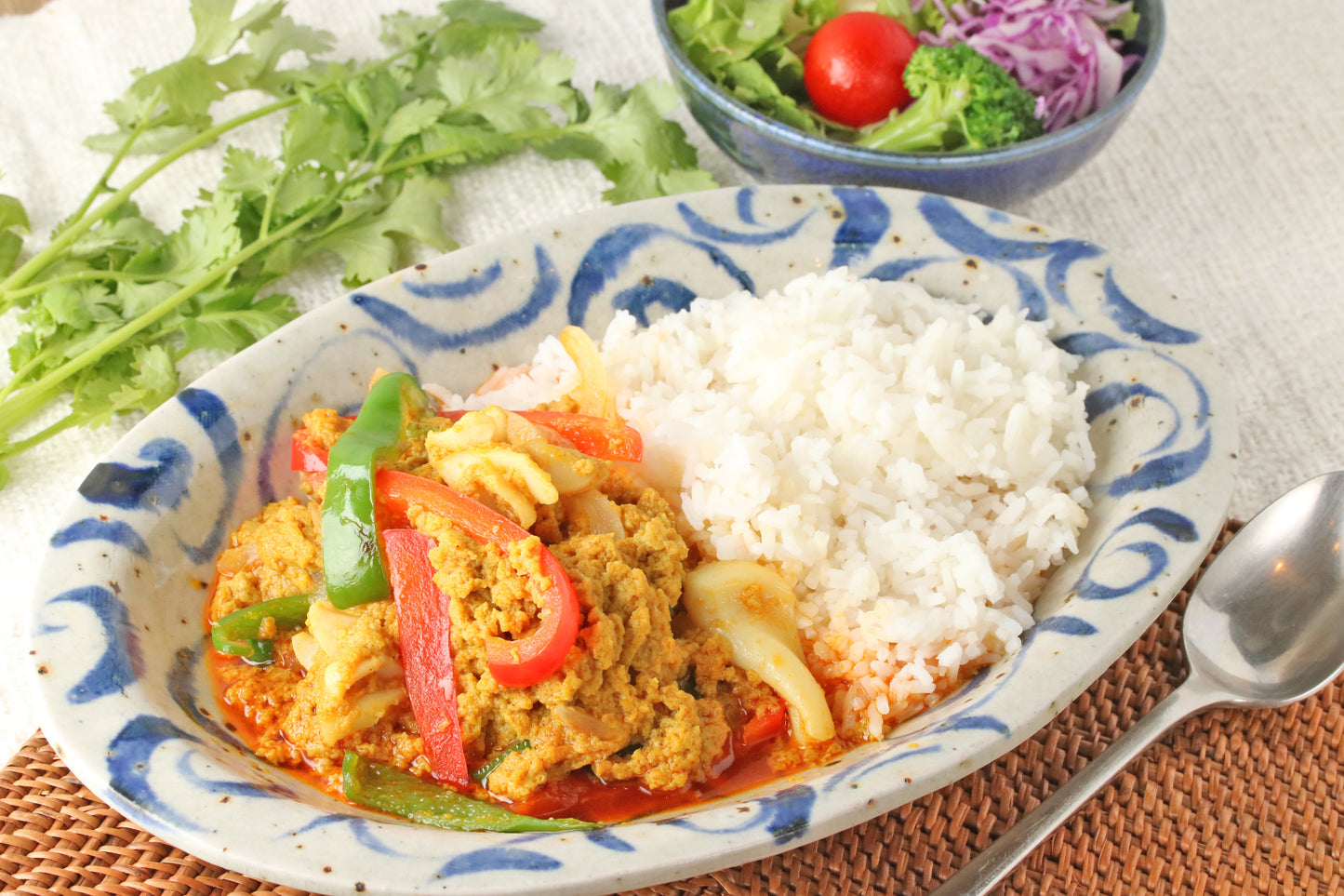 タレーパットポンカリー （海鮮とふわふわ卵とじカレー）ทะเลผัดผงกะหรี่