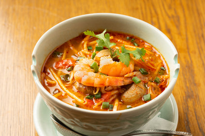 トムヤムラーメン ต้มยำราเมน